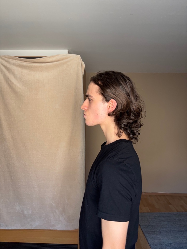 Kerem Dağ — current digital, left full-body profile